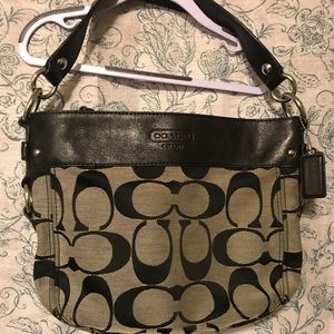Authentic Coach zip close shoulder purse